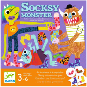 Djeco Socksy Monster spel vanaf 3 jaar Het is wasdag in het 3-potige monster huis! We moeten de setjes van 3 sokken wassen en sorteren! Kom en help deze bende vrolijkerds om het sokkentrio weer in elkaar te zetten! Help de stelletjes druktemakers weer complete setjes te maken. Maar let op: de sokken met gaten en sokken die nergens bij horen maken het niet gemakkelijk. Socksy monster is een samenwerkingsspel voor kinderen vanaf 3 jaar. De illustraties zijn van Rob Hodgson voor het Franse merk Djeco. Leeftijd: 3-6 jaar