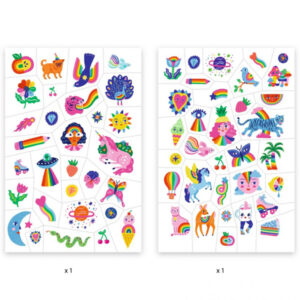 Djeco Tattoos Rainbow vanaf 3 jaar Rainbow is een set met 50 kleurrijke tattoos voor kinderen vanaf 3 jaar. De illustraties zijn van Sarah Walsh voor het Franse merk Djeco. De rainbow tattoos zijn dermatologisch getest. In de hersluitbare verpakking zitten 2 vellen met 50 verschillende regenboog tattoos.